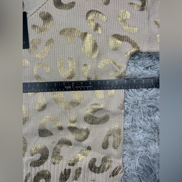 NWT Amoli Gold Leopard Printed V Neck Long Sleeve Tunic Knit Sweater - Picture 5 of 7